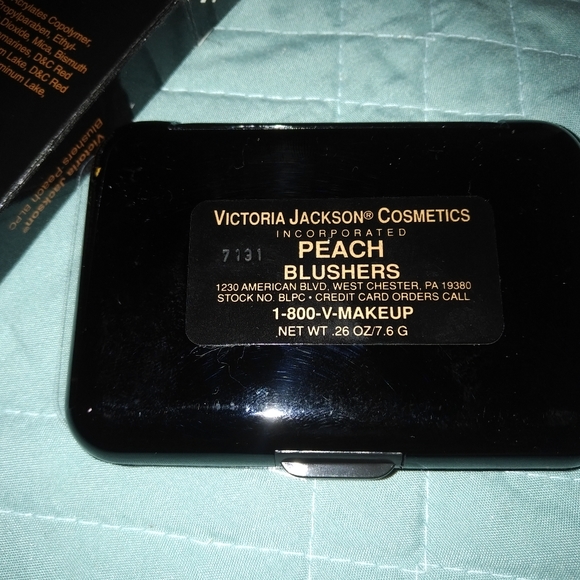 COPY - Victoria Jackson peach blusher - Picture 2 of 5